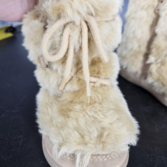 babyGap Faux Fur Boots Baby Size 6 Tan Plush Winter Shoes Zip Up Cozy Warm Shoes - Picture 2 of 10